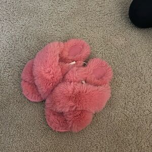Cat&Jack pink fuzzy slippers! Size 2/3